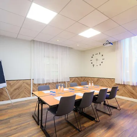 Novotel Centre Hotel 4*